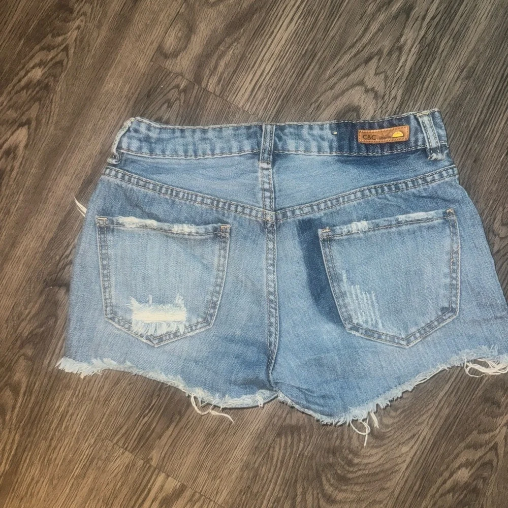 C&C Women’s distressed shorts size 24​​​ - Picture 7 of 7
